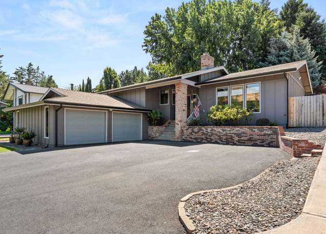 Property at 4442 Hillcrest Rd, Medford, OR 97504, 3 beds, 2 baths