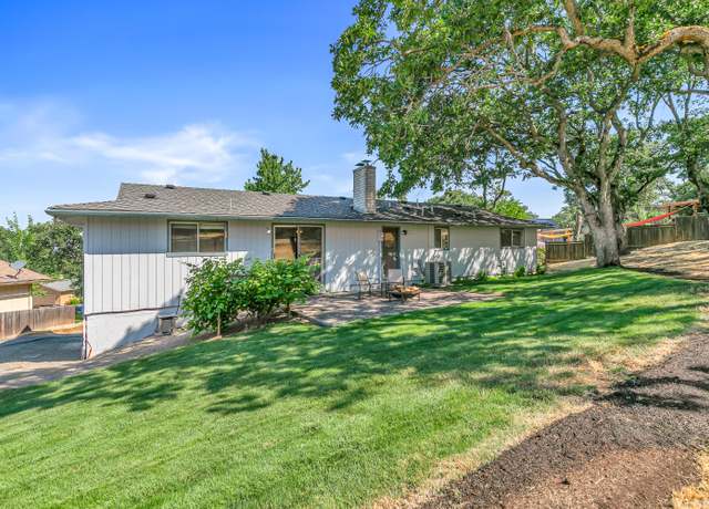 Property at 1560 Cambridge Cir, Medford, OR 97504, 3 beds, 2 baths