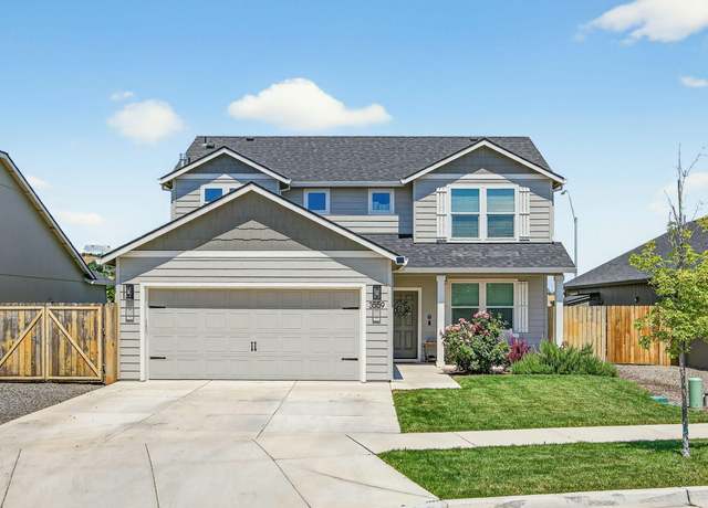 Property at 3559 Carnelian St, Medford, OR 97504, 4 beds, 2.5 baths