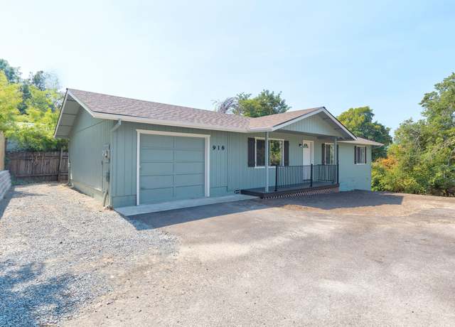 Property at 918 NE 10th St, Grants Pass, OR 97526, 3 beds, 1 bath