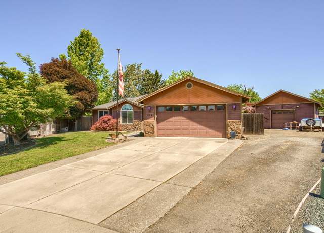 Property at 254 Summer Glen Ct, Central Point, OR 97502, 4 beds, 2 baths