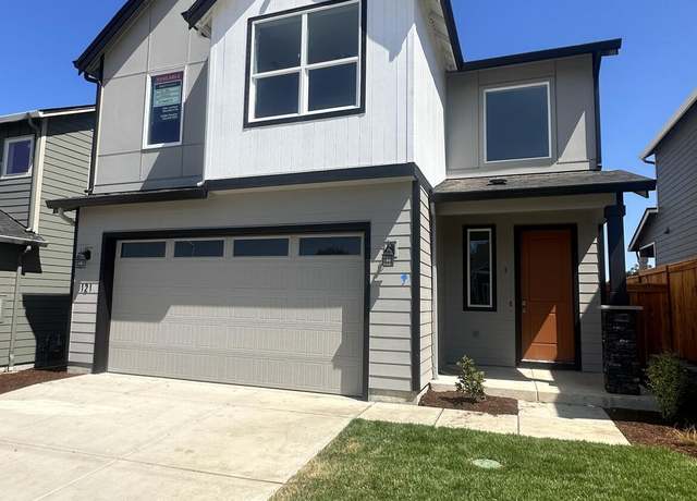 Property at 121 Valemont #34, Eagle Point, OR 97524, 3 beds, 2.5 baths