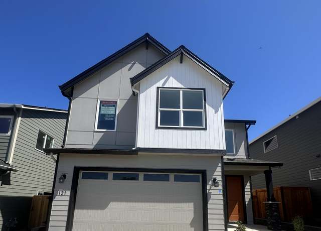 Property at 121 Valemont #34, Eagle Point, OR 97524, 3 beds, 2.5 baths