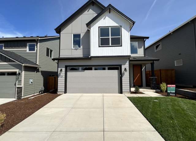 Property at 121 Valemont #34, Eagle Point, OR 97524, 3 beds, 2.5 baths