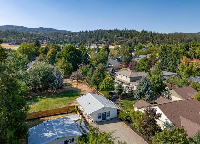 Property at 700 Hueners Ln, Jacksonville, OR 97530, 2 beds, 1 bath