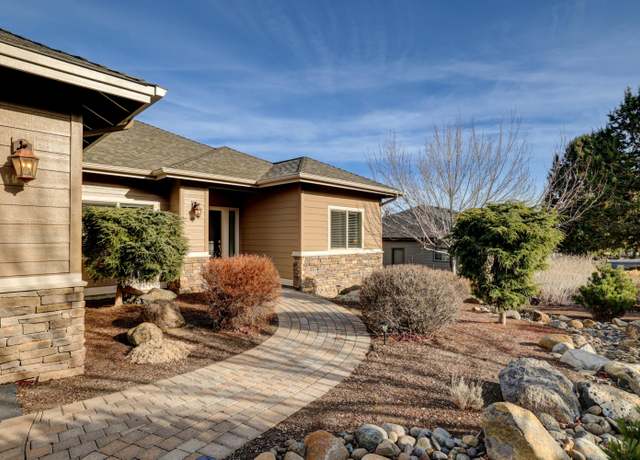 Property at 10192 Sundance Ridge Loop, Redmond, OR 97756, 3 beds, 2.5 baths