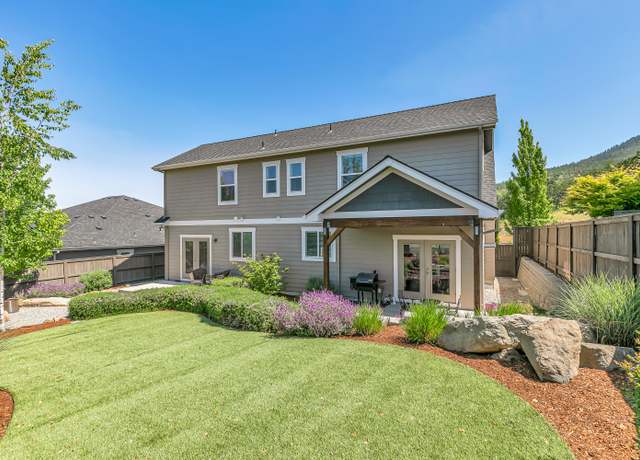 Property at 1585 Palermo St, Medford, OR 97504, 4 beds, 2.5 baths