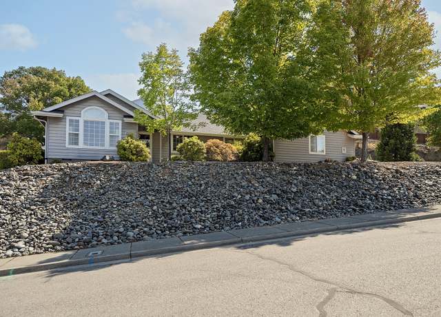 Property at 2311 Robertson Crst, Grants Pass, OR 97527, 3 beds, 2 baths