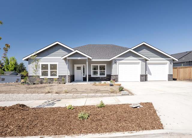 Property at 2749 Pronghorn Ln, Medford, OR 97504, 4 beds, 2 baths
