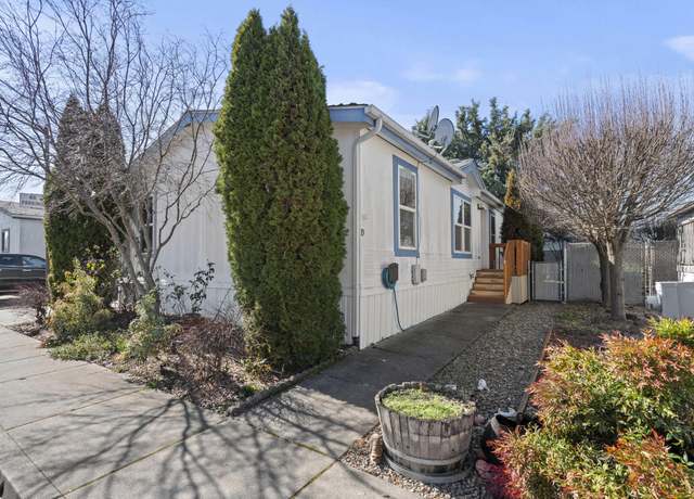 Property at 2552 Thorn Oak Dr Spc 19, Medford, OR 97501, 3 beds, 2 baths