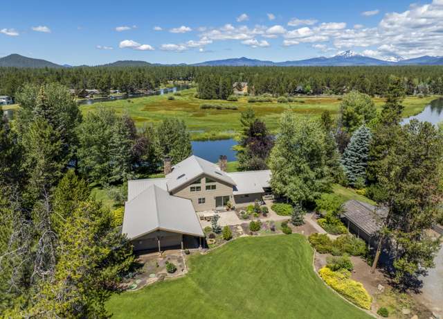 Property at 55635 Gatehouse Ln, Bend, OR 97707, 3 beds, 3 baths