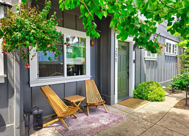 Property at 255 S Larch St, Sisters, OR 97759, 4 beds, 3 baths