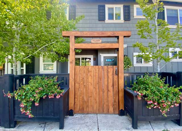 Property at 255 S Larch St, Sisters, OR 97759, 4 beds, 3 baths