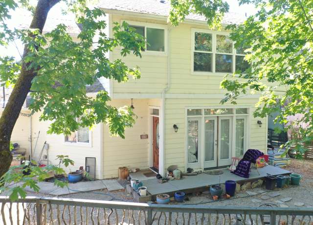 Property at 253 SW Central Ave, Grants Pass, OR 97526, 3 beds, 2.5 baths