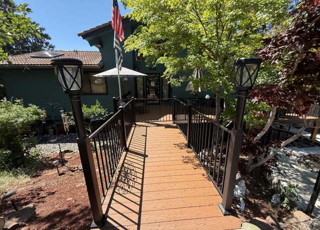 Property at 1240 Vista Way, Klamath Falls, OR 97601, 4 beds, 3 baths