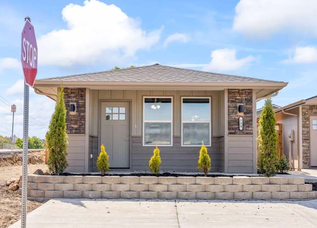 Property at 750 SW Madison St, Madras, OR 97741, 3 beds, 2 baths