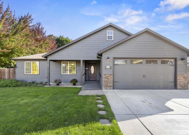 Property at 919 Highbury Dr, Medford, OR 97501, 3 beds, 2 baths