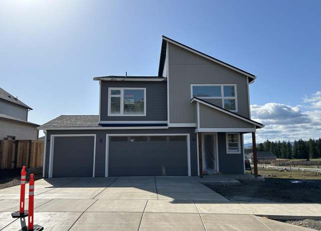 Property at 708 Old Waverly Way #30, Eagle Point, OR 97524, 3 beds, 2.5 baths