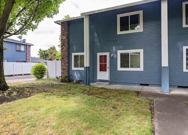 Property at 2243 Poplar Dr #1, Medford, OR 97504, 2 beds, 1.5 baths
