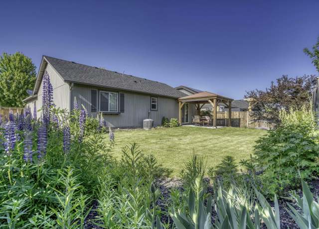 Property at 3144 SW Cascade Ave, Redmond, OR 97756, 3 beds, 2 baths