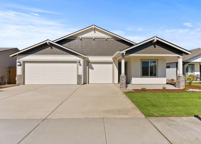 Property at 3421 NW 12th St #41, Redmond, OR 97756, 4 beds, 2 baths