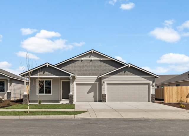 Property at 3421 NW 12th St #41, Redmond, OR 97756, 4 beds, 2 baths