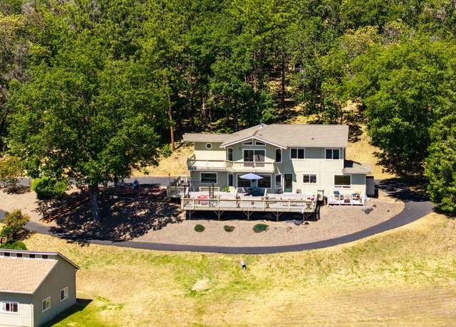 Property at 4251 Tami Ln, Central Point, OR 97502, 4 beds, 2.5 baths