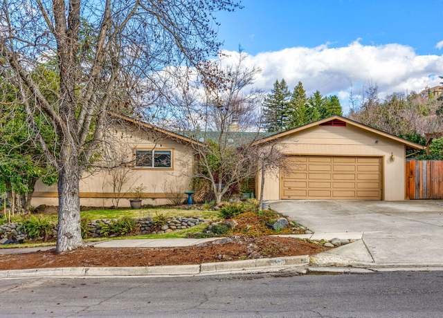 Property at 472 Girard Dr, Medford, OR 97504, 4 beds, 3 baths