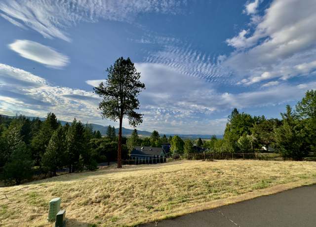Property at 825 Royal Ln, Jacksonville, OR 97530