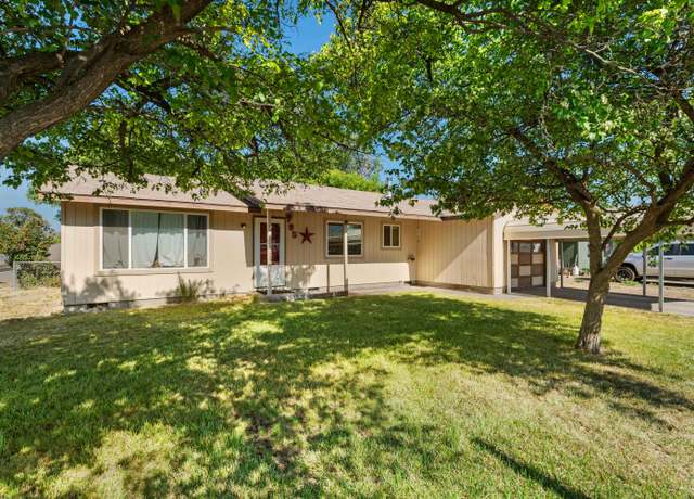 Property at 795 SE Juniper St, Prineville, OR 97754, 2 beds, 1 bath