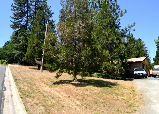 Property at 2360 NW Highland Ave, Grants Pass, OR 97526, 5 beds, 4 baths