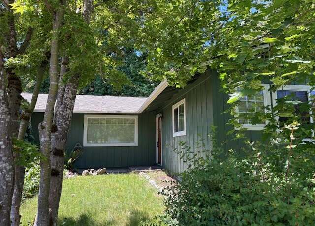 Property at 118 Swarthout Dr, Grants Pass, OR 97527, 3 beds, 2.5 baths