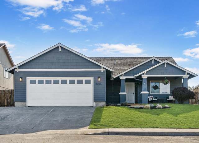 Property at 2206 NW 8th St, Redmond, OR 97756, 3 beds, 2 baths
