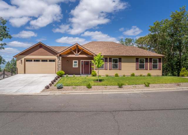 Property at 2231 SE Linden Ln, Grants Pass, OR 97527, 3 beds, 2.5 baths