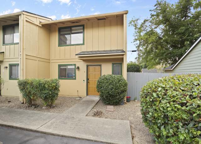Property at 1111 Stevens St #1, Medford, OR 97504, 2 beds, 1.5 baths