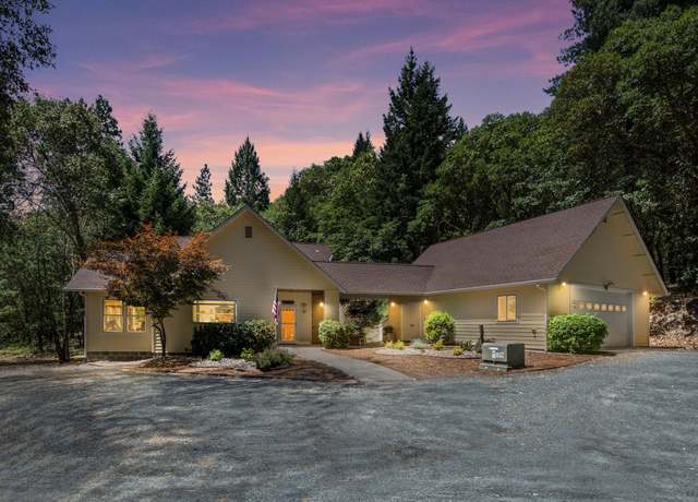 Property at 780 Pinecrest Dr, Grants Pass, OR 97526, 3 beds, 2.5 baths
