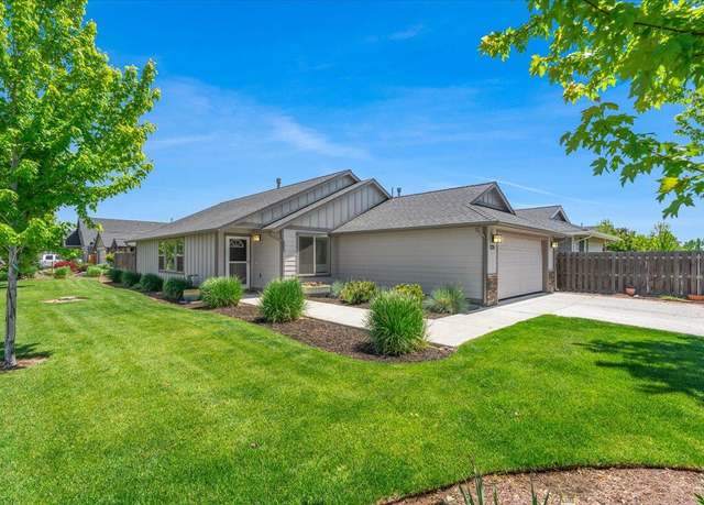 Property at 1370 NW 21st St, Redmond, OR 97756, 3 beds, 2 baths