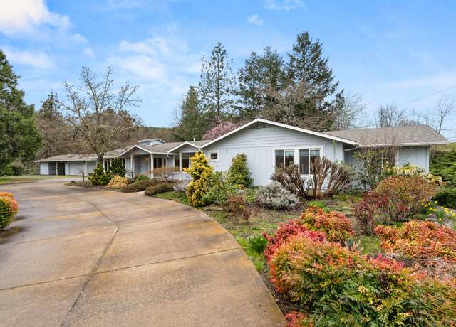 Property at 3255 Pioneer Rd, Medford, OR 97501, 2 beds, 3.5 baths