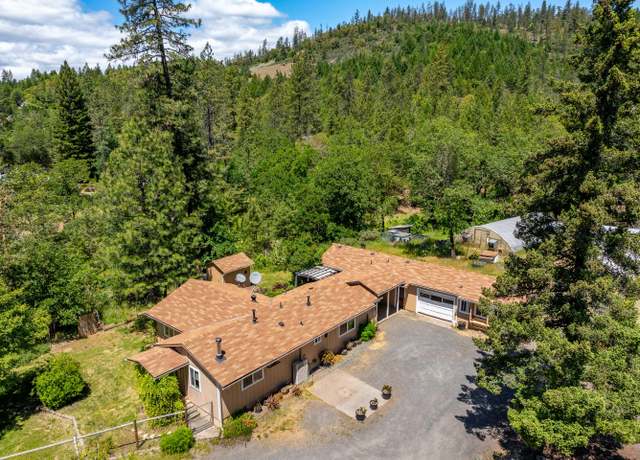 Property at 540 Jeannie Way, Cave Junction, OR 97523, 2 beds, 1 bath