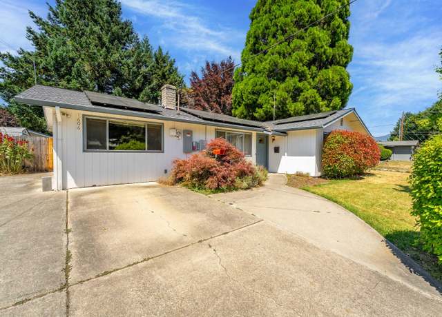 Property at 1606 SW Heather Dr, Grants Pass, OR 97526, 3 beds, 2 baths