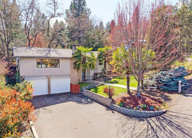 Property at 225 Coachman Dr, Jacksonville, OR 97530, 3 beds, 2.5 baths