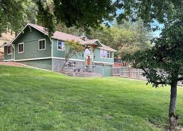 Property at 6645 Pioneer Rd, Medford, OR 97501, 4 beds, 3 baths