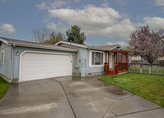 Property at 754 NE Navaho Ct NE, Redmond, OR 97756, 3 beds, 2 baths