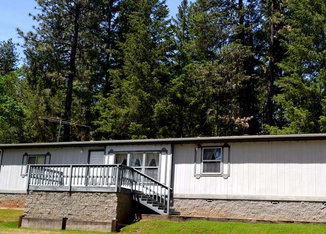 Property at 360 Hessar St, Grants Pass, OR 97527, 2 beds, 2 baths