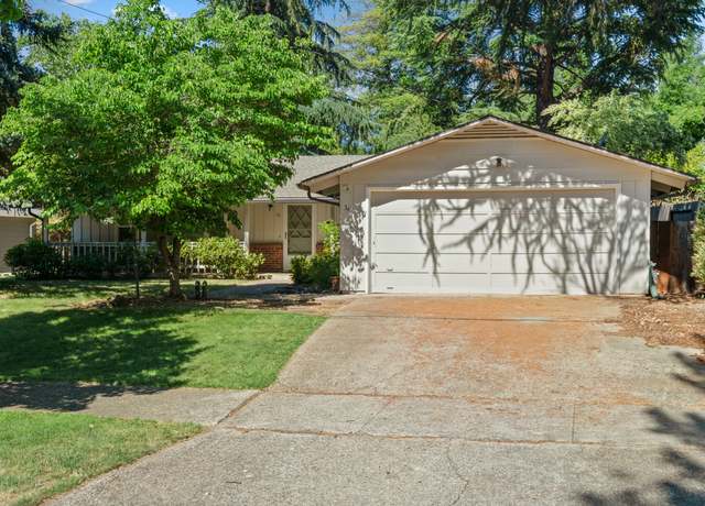Property at 34 S Keene Way Dr, Medford, OR 97504, 3 beds, 2 baths