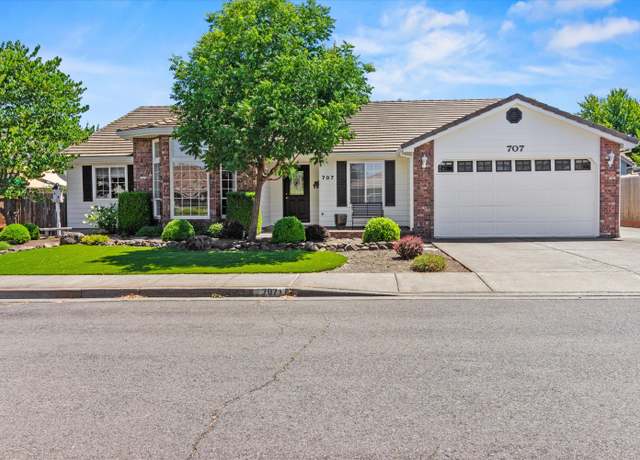 Property at 707 Daffney Ln, Central Point, OR 97502, 4 beds, 2 baths