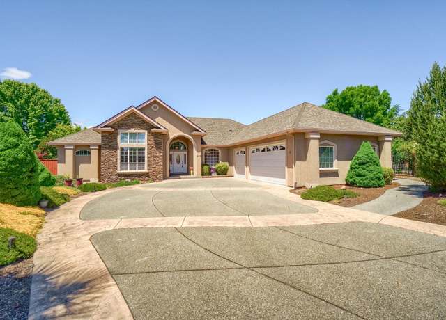Property at 970 Greenway Ct, Eagle Point, OR 97524, 4 beds, 2.5 baths
