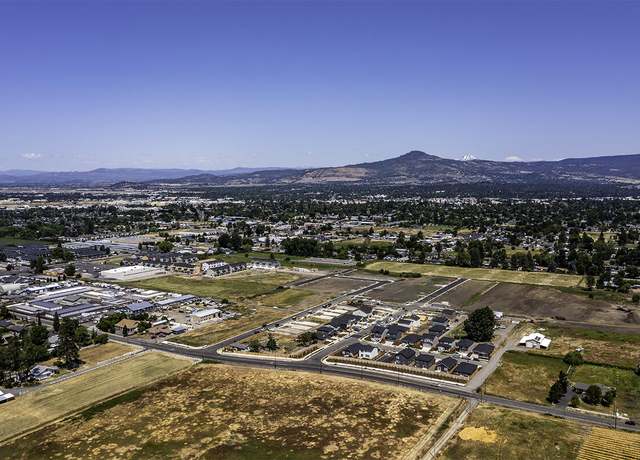 Property at 2988 Madrona Ln, Medford, OR 97501, 3 beds, 2 baths
