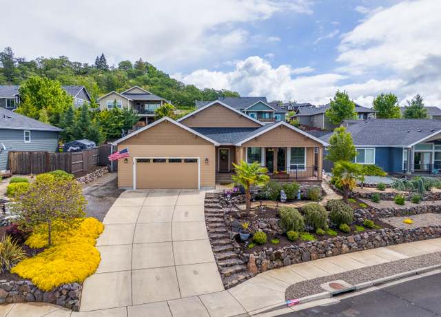 Property at 218 Cambridge Ter, Eagle Point, OR 97524, 3 beds, 2 baths