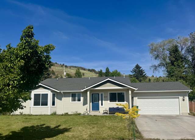 Property at 917 Carlson Dr, Klamath Falls, OR 97603, 3 beds, 2 baths